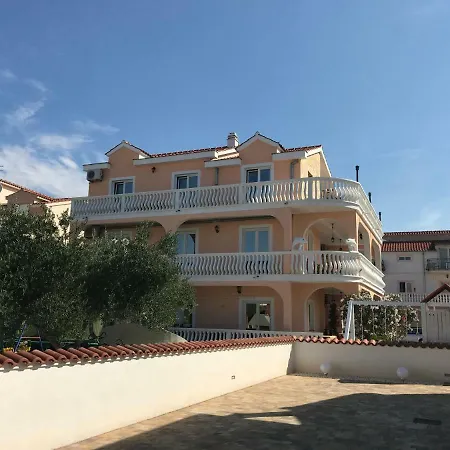 Apartment Dolmar *