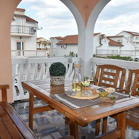 Dolmar Apartment *
