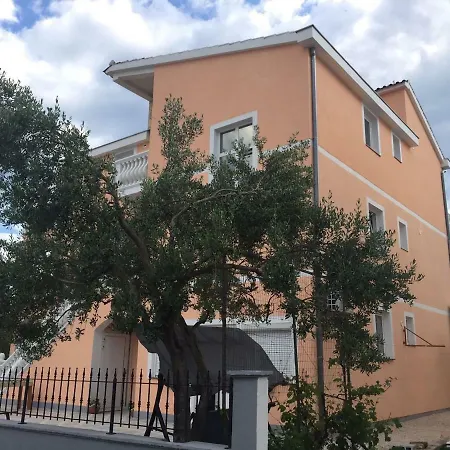 Dolmar Apartment *